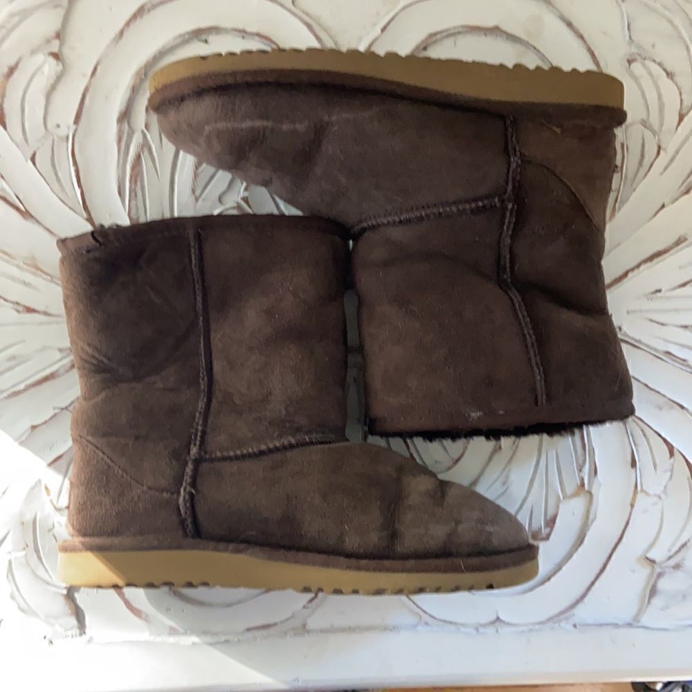 UGG Classic Short Boots dark brown size 5